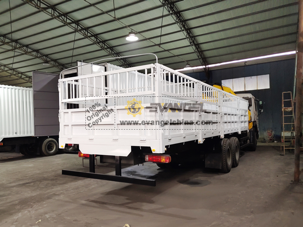 HOWO ZZ1257N5247A Truck Mounted Crane