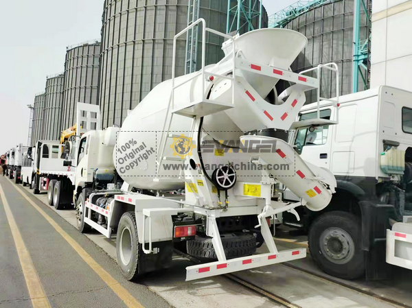 HOWO CLW5250GJBZ4 Concrete Mixer Trucks