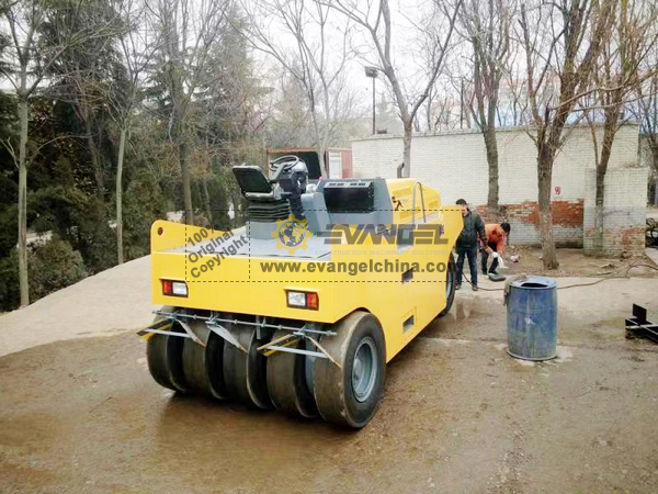 1 Unit LUTONG LTP1016 Road Roller