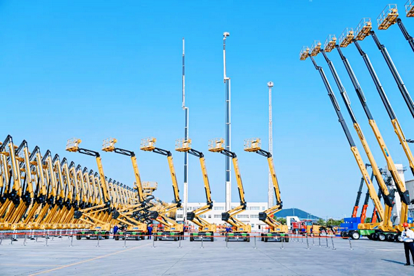 A Large Number of XCMG Equipment Went to the Middle East