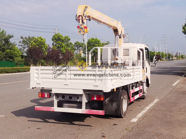 XCMG XS143J Road Roller & 1 DONGFENG Truck Mounted Crane