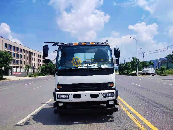 ISUZU Water Truck
