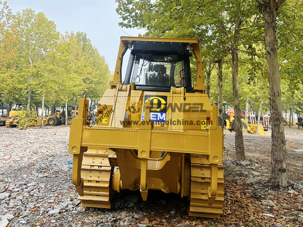 SEM SEM822D Bulldozer