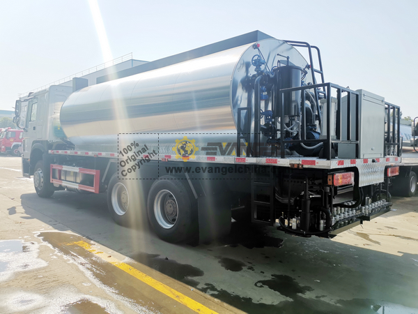 PNG - 1 Unit CLW CLW5250GLQZ Asphalt Distributor Truck