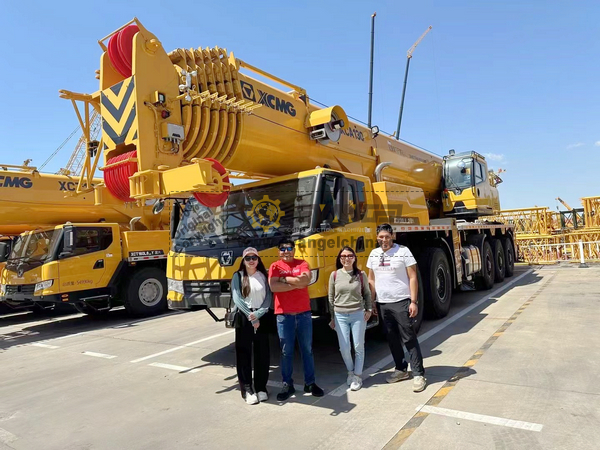 Ecuador Clients Visited ZOOMLION & XCMG & HELI Factory
