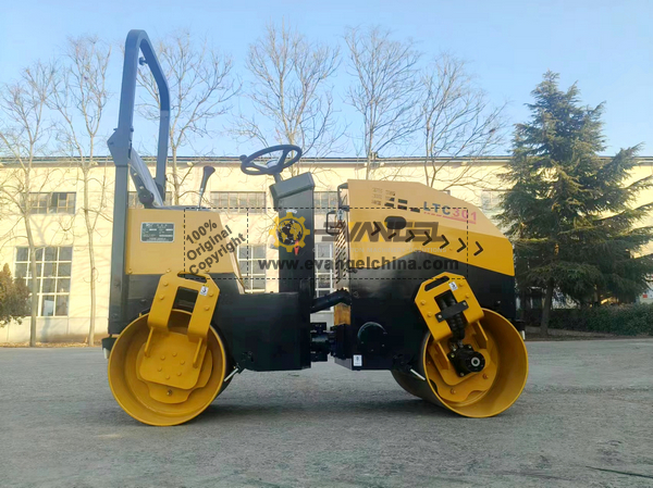 LUTONG LTC301 Road Roller