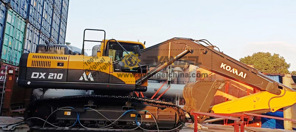 KOMAI DX210 Crawler Excavator