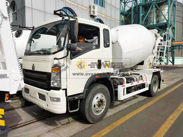 HOWO CLW5250GJBZ4 Concrete Mixer Trucks