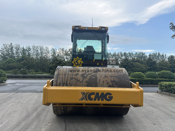 XCMG XS143J Road Roller & 1 DONGFENG Truck Mounted Crane