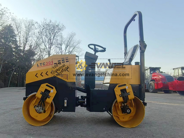 LUTONG LTC301 Road Roller