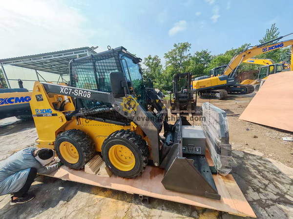 XCMG XC7-SR08 Skid Steer Loader 