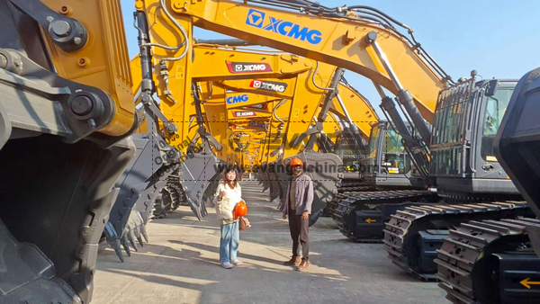 Sudan Client Visited XCMG Factory