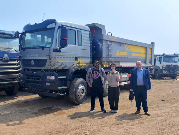 Algeria Clients Visited SINOTRUCK Factory
