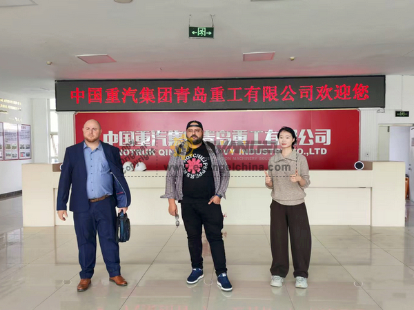Algeria Clients Visited SINOTRUCK Factory