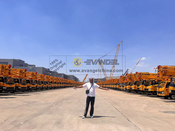 South Africa Client Visited XCMG Factory