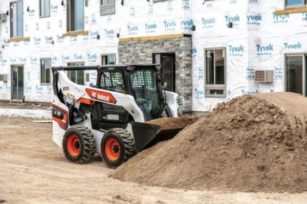 Skid Steer or Mini Excavator? A Practical Equipment Selection Guide