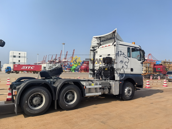 SINOTRUK Tractor Truck ZZ4256V364HC1B